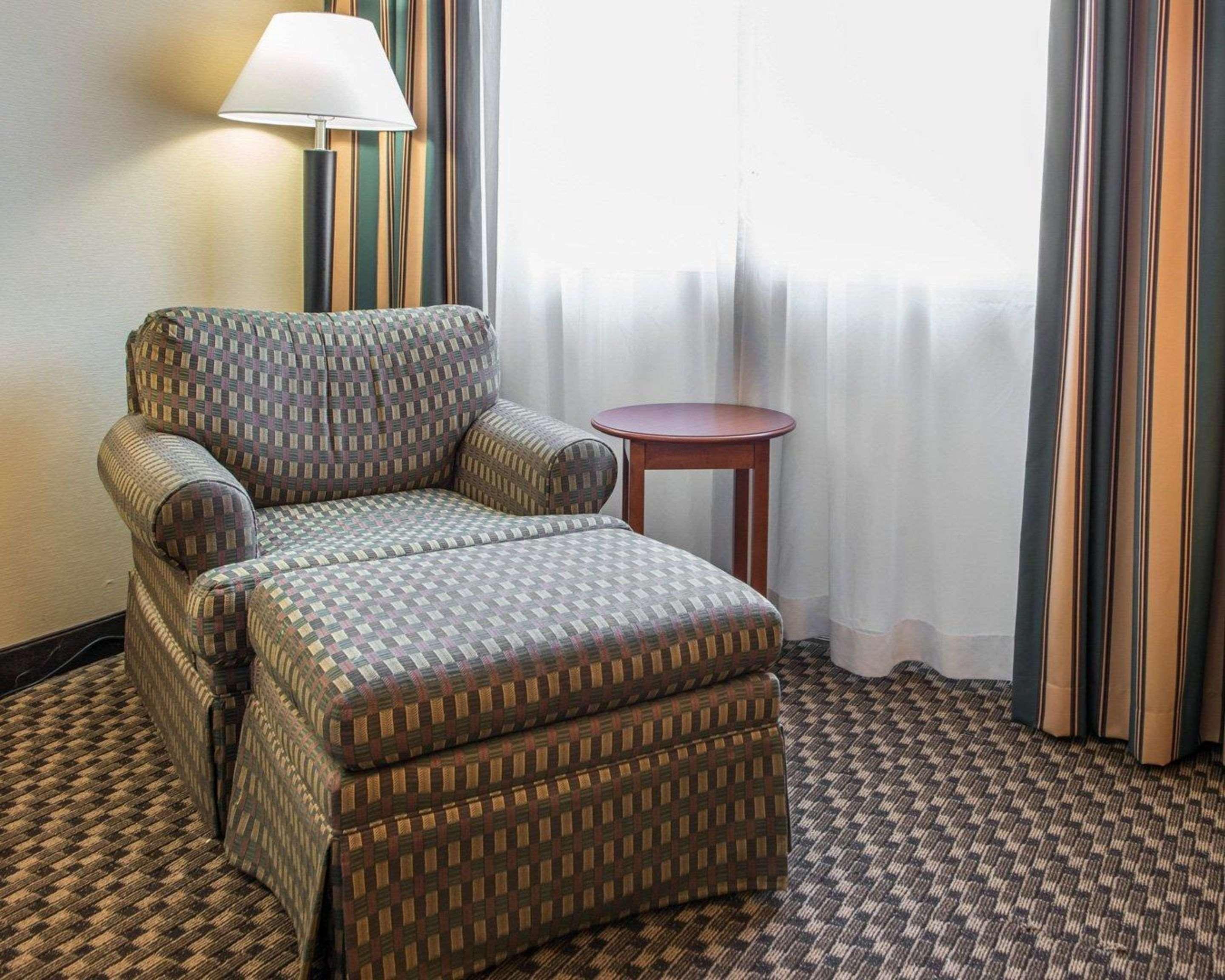 Mainstay Suites Verona Exteriör bild