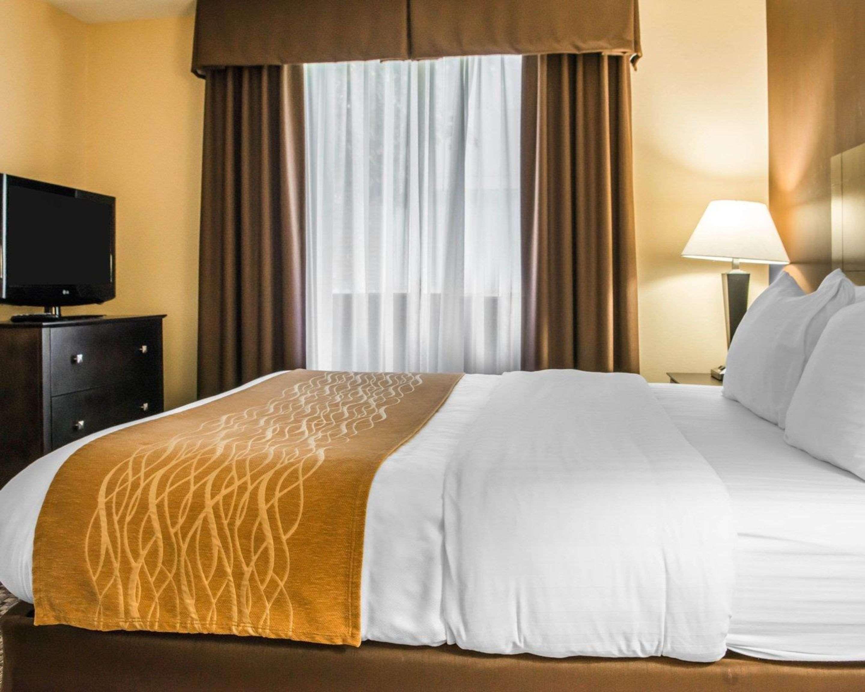 Mainstay Suites Verona Exteriör bild
