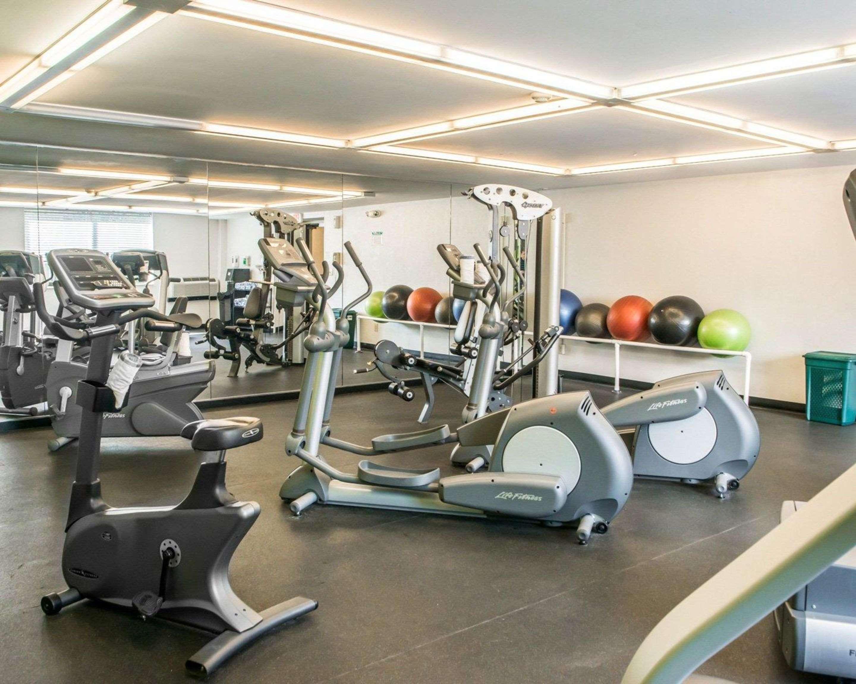 Mainstay Suites Verona Exteriör bild