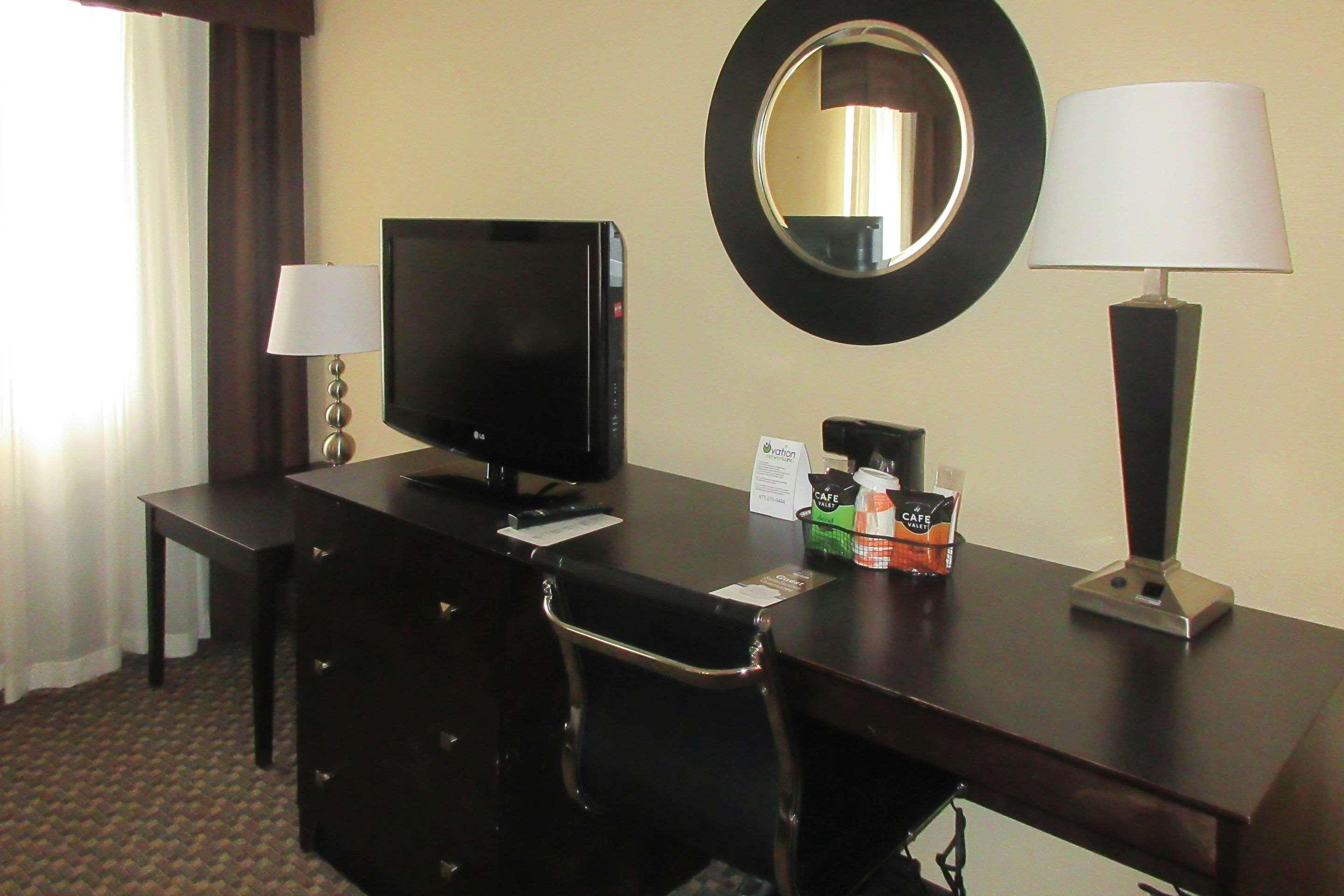 Mainstay Suites Verona Exteriör bild