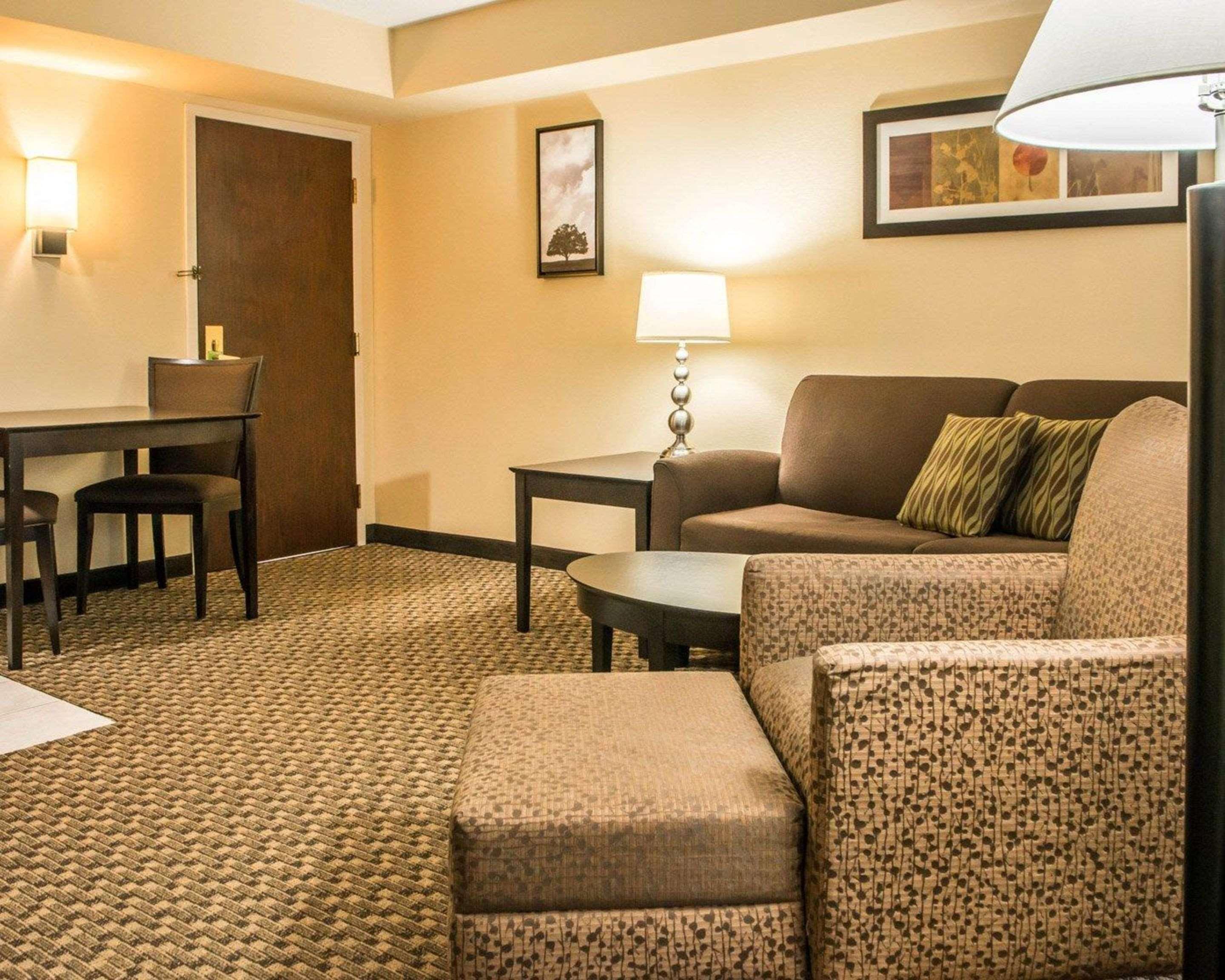 Mainstay Suites Verona Exteriör bild